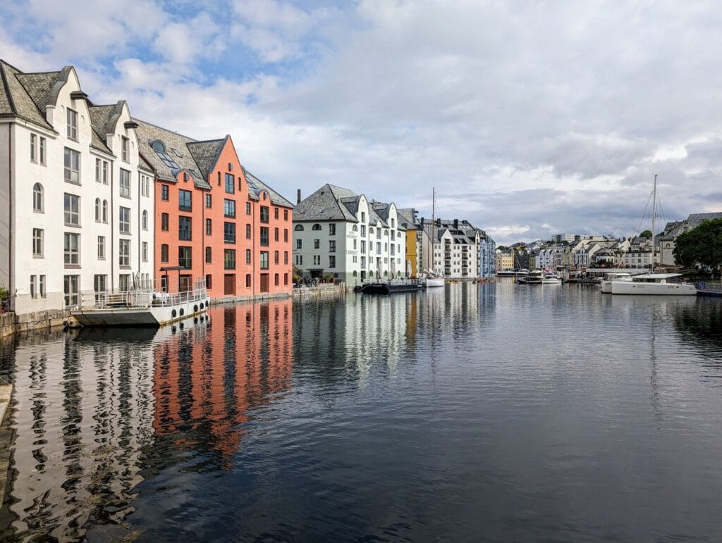 Alesund i Droga Trolli w 3 dni: gotowa trasa samochodowa z mapą i noclegami