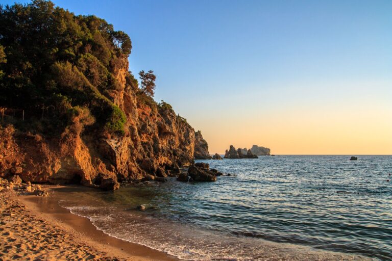 Peloponez samochodem: trasa na 7 dni, zabytki UNESCO i dzikie plaże